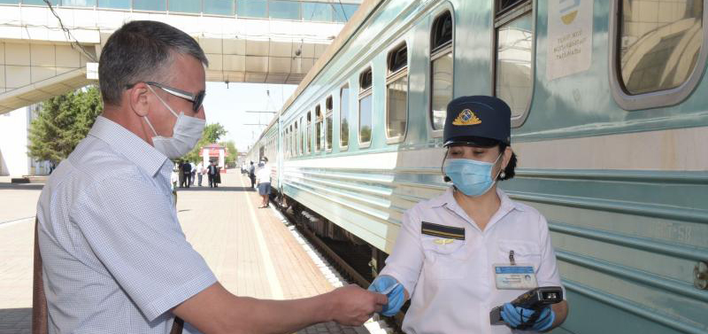 Посадку и высадку пассажиров трех поездов разрешили из-за улучшения эпидситуации в  СКО