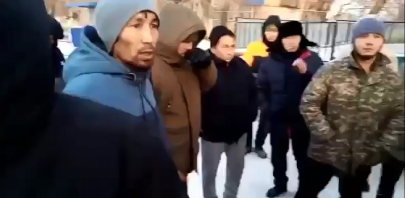 Жители Актюбинской области требуют закрытия свинофермы, забой временно остановлен