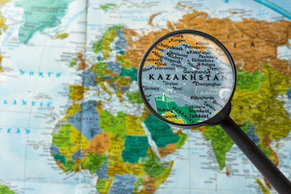 Казахстан усиливает ограничительные меры на границе из-за всплеска заболеваемости COVID-19