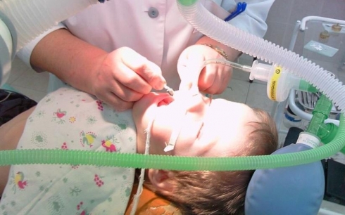 В Омске возбудили уголовное дело после смерти мальчика в стоматологической клинике Караганды