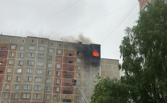 45 человек эвакуировали из горящей девятиэтажки в Петропавловске