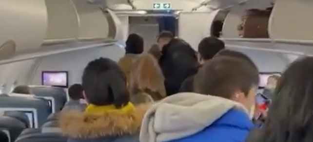 Перенос авиарейса Fly Arystan привел к скандалу между пассажирами и авиаперевозчиком (видео)