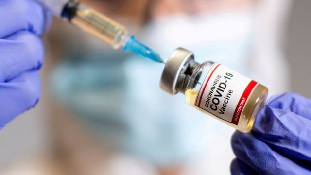 Почти 70% населения Казахстана привиты первым компонентом вакцины от КВИ