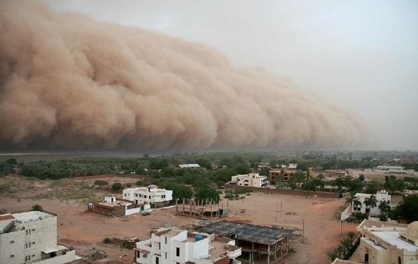  Около 40 человек погибли из-за пыльной бури с грозой в Индии  