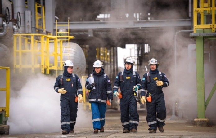 Нефтегазовый концерн Shell эвакуирует иностранных сотрудников из Казахстана на родину