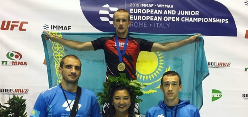 Казахстанец Анатолий Золотых выиграл чемпионат Европы по боям без правил в Италии