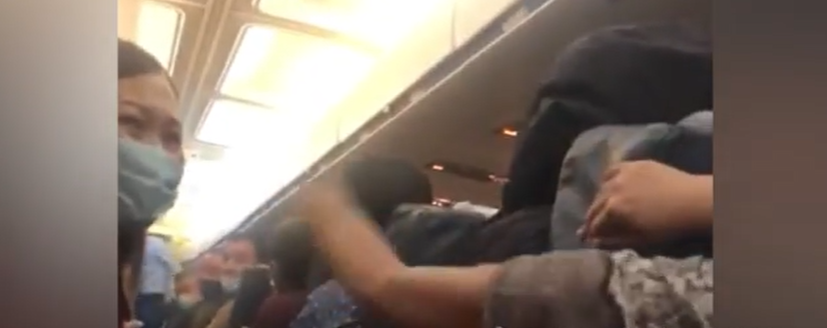 Самолет Атырау–Нур-Султан вернули в аэропорт из-за попадания птицы в двигатель (видео)