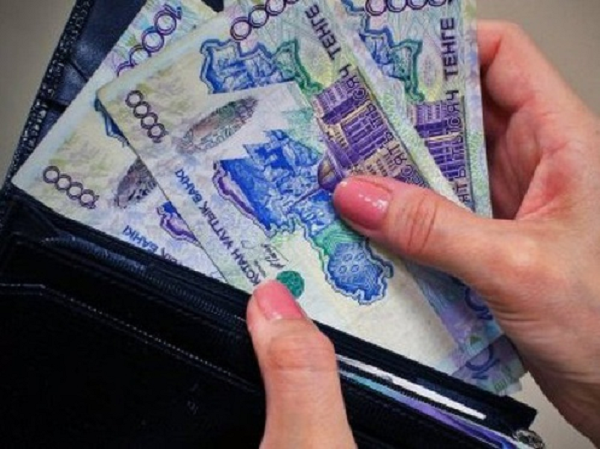 Среднемесячная номинальная зарплата в Казахстане за год снизилась на 0,7%