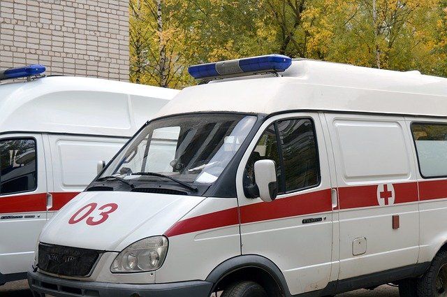 Мужчина сорвался с девятого этажа при установке кондиционера в Уральске