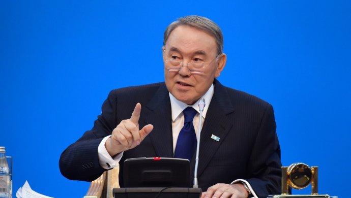 Назарбаев призвал бизнес выпускать «простые вещи»