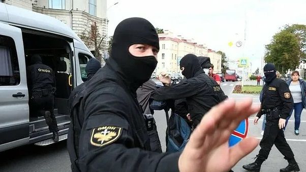 Несколько журналистов задержали на акциях протеста в Минске 
