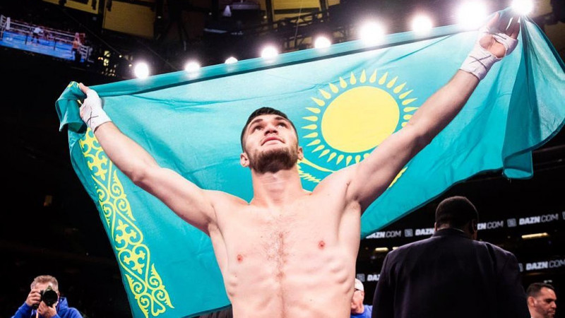 Казахстанский боксер Али Ахмедов победил американца Габриэля Росадо