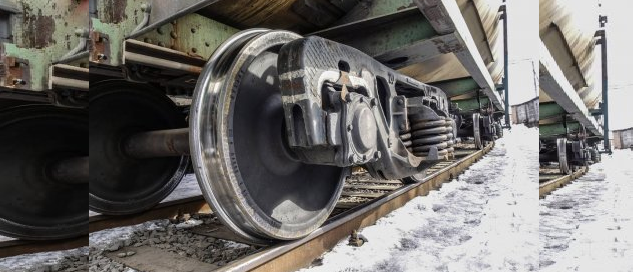 Пассажирский поезд сошел с рельсов в Карагандинской области