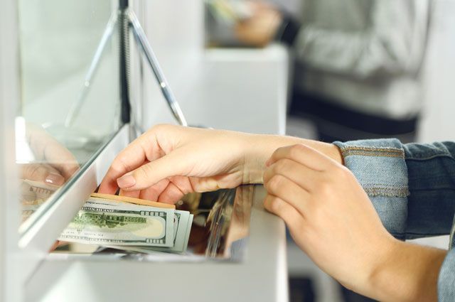Более 59% долларов в Казахстане продали обменники Шымкента в марте 