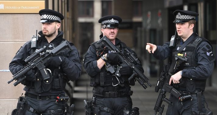 Двое подозреваемых в подготовке терактов подростков задержаны в Великобритании