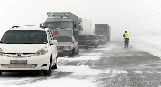 Storm raging throughout Kazakhstan - 316 cars got stuck at checkpoints, about 300 people were rescued