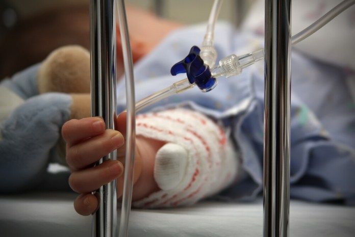 Один ребенок скончался, еще четверо госпитализированы после похода в гости в Шымкенте