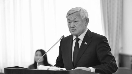 Бердибек Сапарбаев умер на 71 году жизни