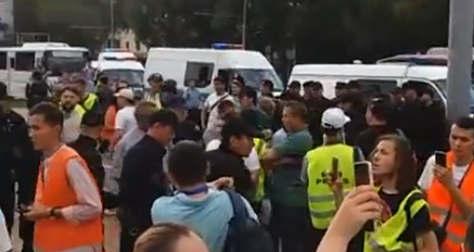 Массовые беспорядки начались в районе Центрального стадиона в Алматы (видеотрансляция КазТАГ)