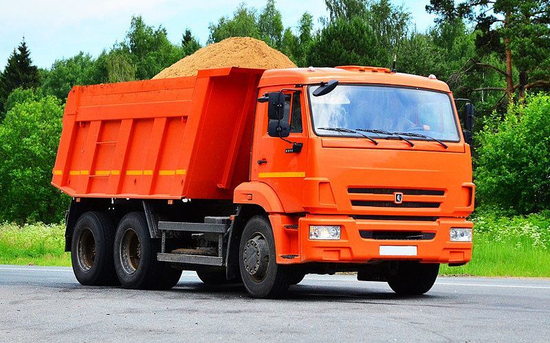 Незаконную перевозку 300 тонн песка выявили в Алматинской области