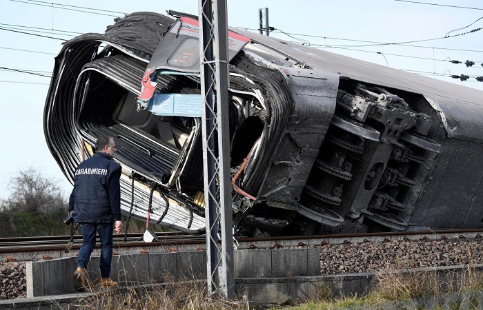 Два человека погибли после схода скоростного поезда в Италии