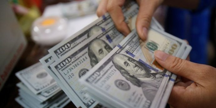 Доллар продолжает дешеветь в обменниках Нур-Султана, Алматы и Шымкента