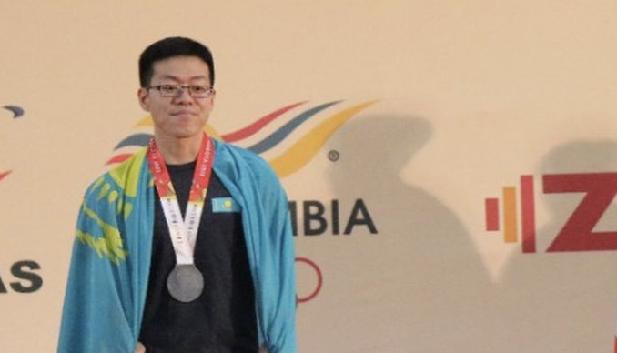 Казахстанский тяжелоатлет завоевал «серебро» в Колумбии