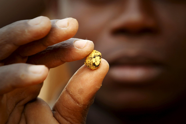 Золото на миллиарды долларов незаконно вывозится из Африки в ОАЭ