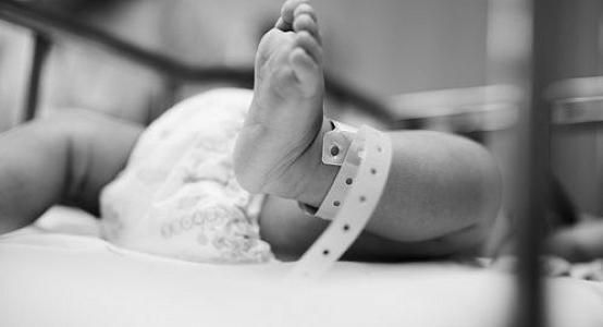 Суд над врачами по делу о погибшем в морозильнике новорожденном начался в Атырау