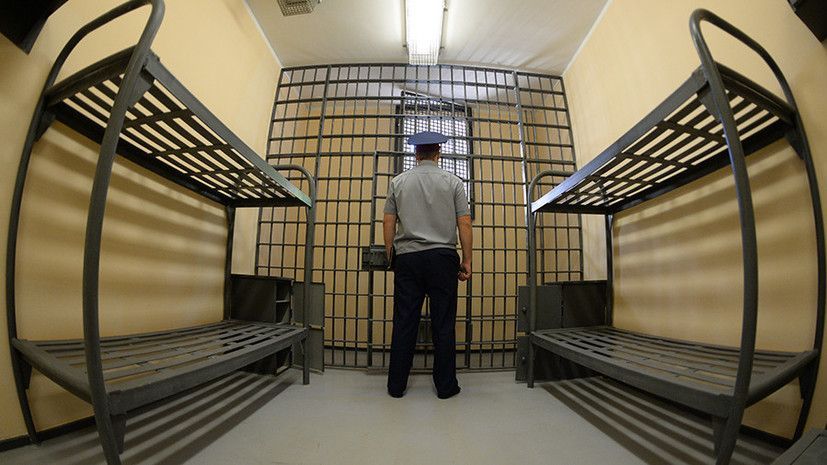 Около 80% запрещенных предметов заключенным в зону проносит персонал – Жовтис