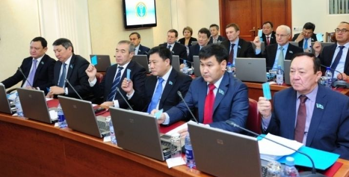 Депутатам в Казахстане не докладывают денег!