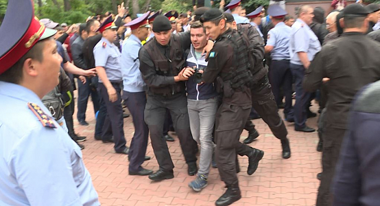 RFE/RL protests Kazakhstan's refusal to accredit journalists