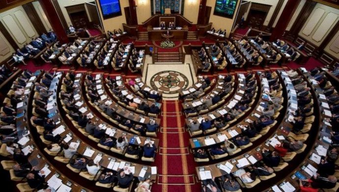 Сенат РК принял закон о снижении требований к политическим партиям