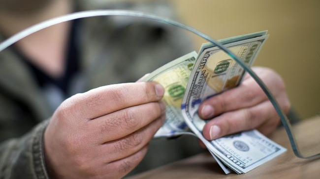 Действие пределов отклонения курса продажи валюты в обменниках хотят продлить в Казахстане