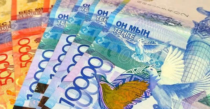Финансовый консультант дал рекомендации казахстанцам в связи с антироссийскими санкциями