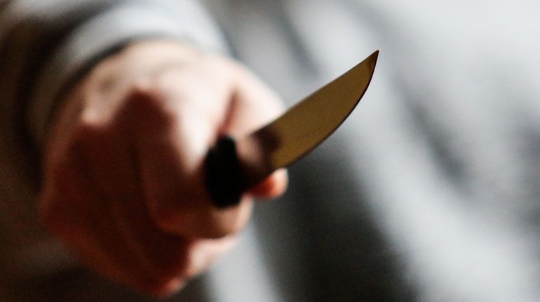 30 ножевых ранений нашли на теле убитой женщины в ВКО, подозреваемый – несовершеннолетний