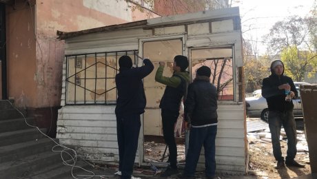 В Алматы демонтировали 101 нестационарный объект торговли