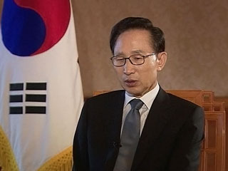 Суд в Южной Корее выдал ордер на арест бывшего президента Ли Мен Бака