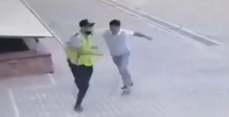Служебная проверка начата после появления видео с избиением полицейского в Алматы