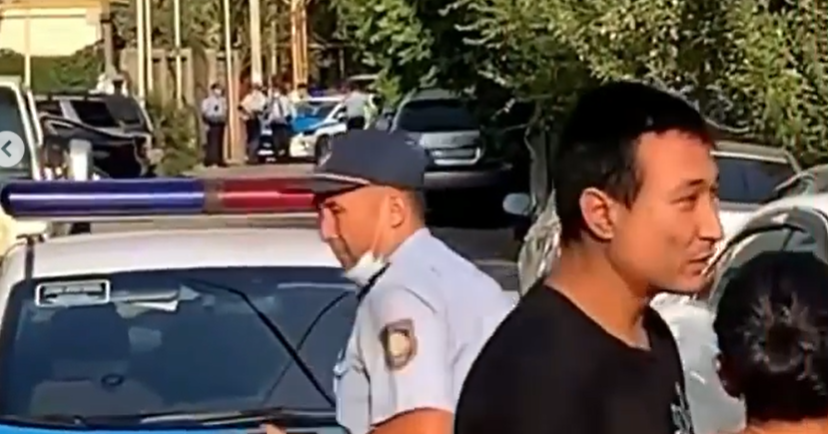 Про убийство пяти человек в результате визита судоисполнителей сообщается в Алматы (видео)