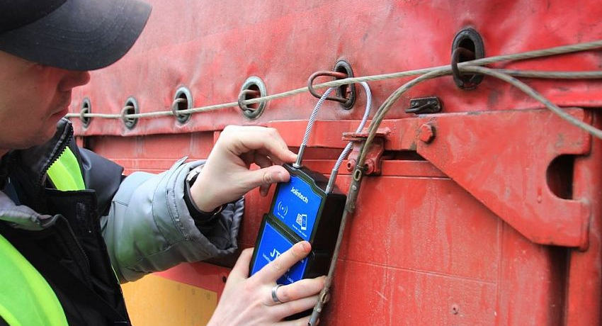 Правила использования навигационных пломб на грузовиках установили в Казахстане