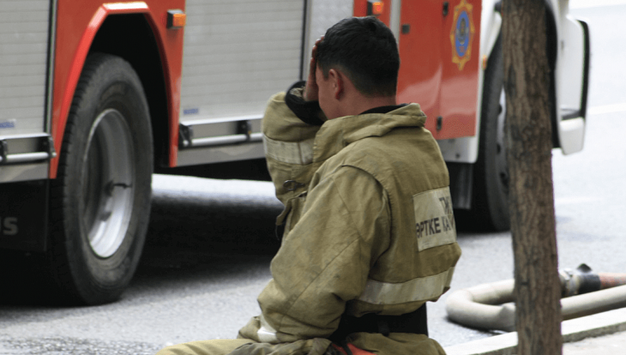 Улучшить социальные гарантии пожарным и спасателям призвали в мажилисе