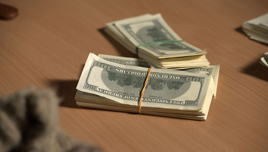 Доллар подешевел в четверг в обменниках Астаны, Алматы и Шымкента