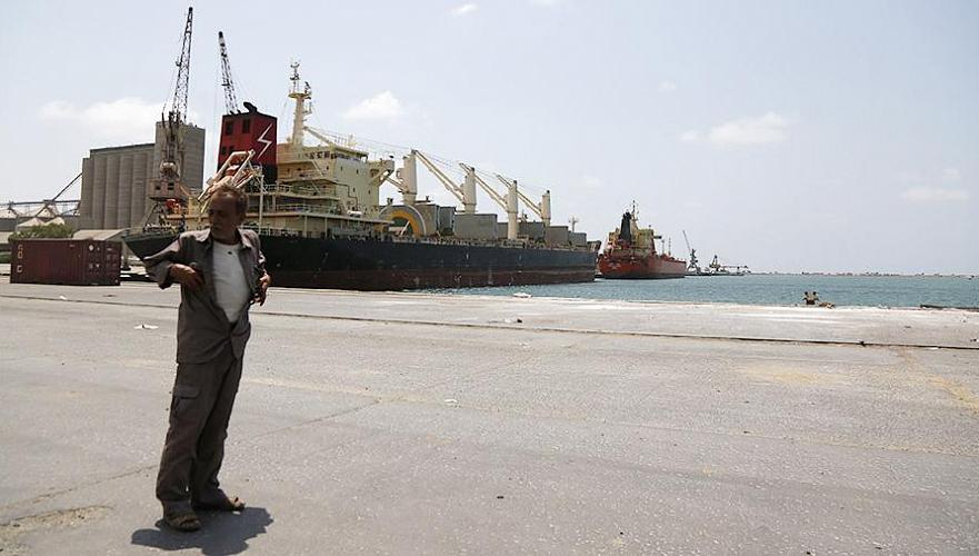 В Йемене мятежники-хуситы захватили 10 танкеров и торговых судов