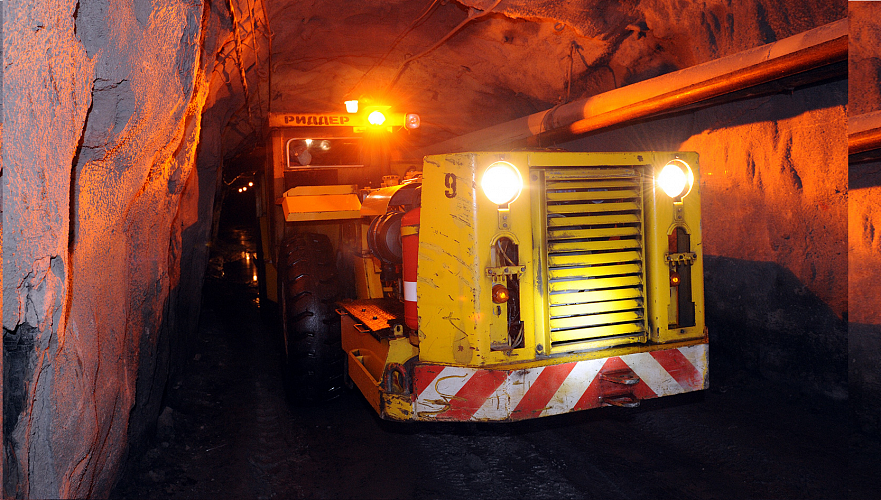 Рабочего заблокировало горной массой на руднике в ВКО, проводится спасательная операция