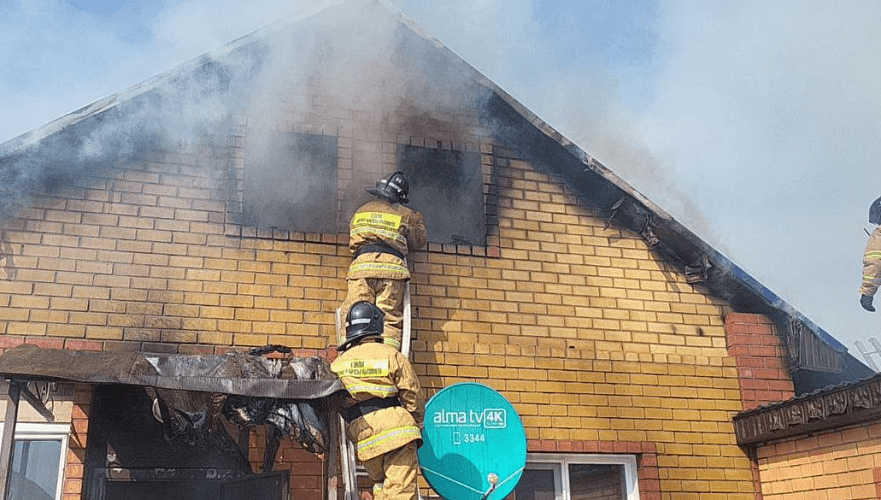 Кровля частного жилого дома горела в Акмолинской области 