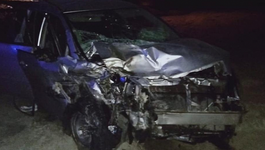 12 человек пострадали при лобовом столкновении двух авто на трассе Актобе–Атырау–Астрахань