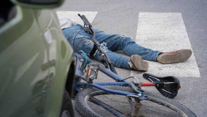 Скрывшегося подозреваемого после смертельного наезда на велосипедиста задержали в СКО