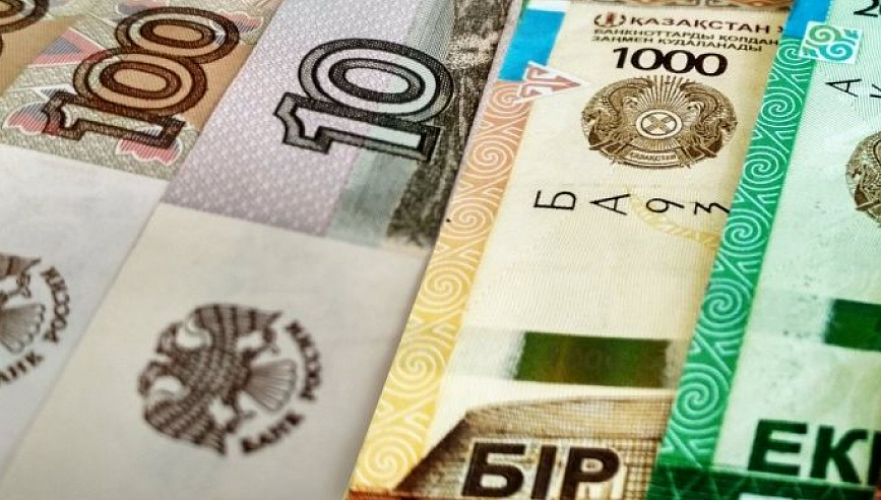 Казахстанский тенге на 1% ослаб в сентябре по отношению к рублю