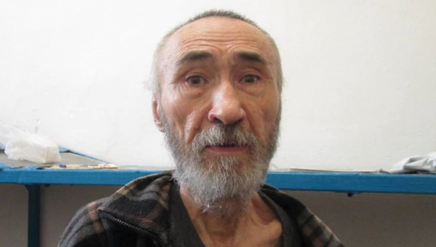Осужденный по делу о беспорядках в Шаныраке поэт Арон Атабек госпитализирован
